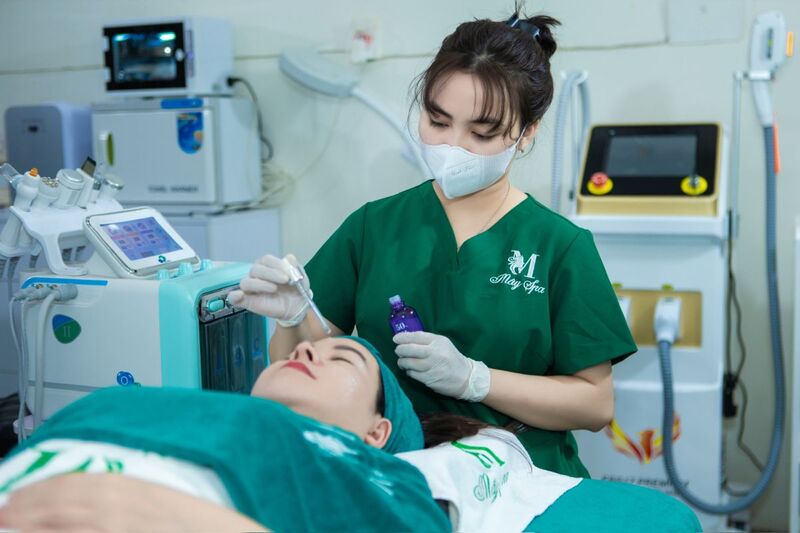 Chọn cơ sở triệt lông mặt uy tín giúp giảm nguy cơ bỏng, kích ứng và tăng sắc tố sau khi thực hiện. 