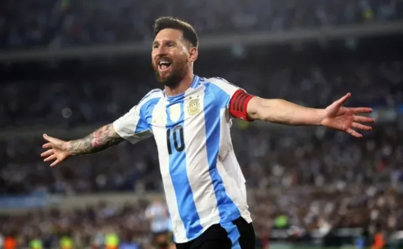 Tính đến ngày 08/07/2026, Messi đạt mốc 919 bàn thắng chính thức cho câu lạc bộ và đội tuyển Argentina.